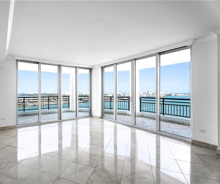 Building Photo - 848 Brickell Key Dr