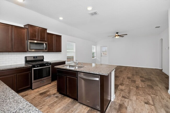 Building Photo - Modern 3BR Home w/ Open Floor Plan in Growing San Antonio Area