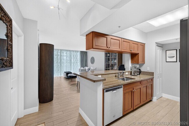 Building Photo - 347 N New River Dr E