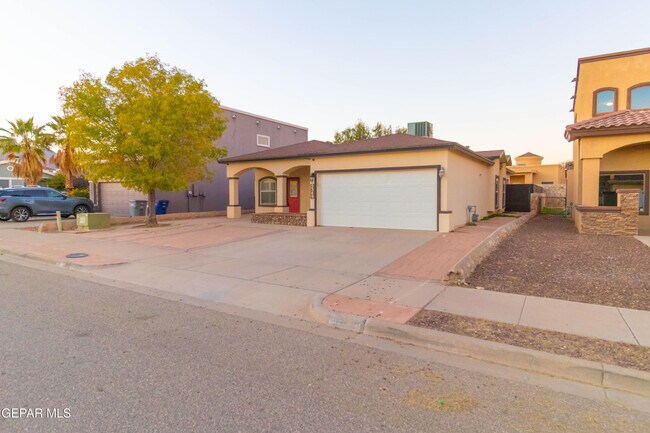 Building Photo - 5349 Jose Duran Ln