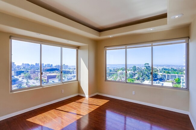 Building Photo - Amazing views from this gorgeous Bankers H...
