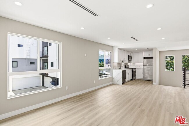Building Photo - 225 N Burlington Ave