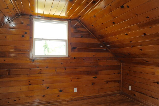 Building Photo - 1030 Veto St NW