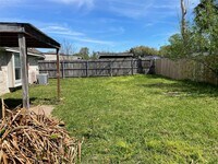 Building Photo - 16619 La Gloria Dr