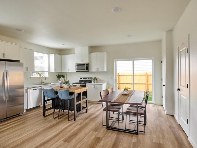 Primary Photo - 225 28th Ave SE