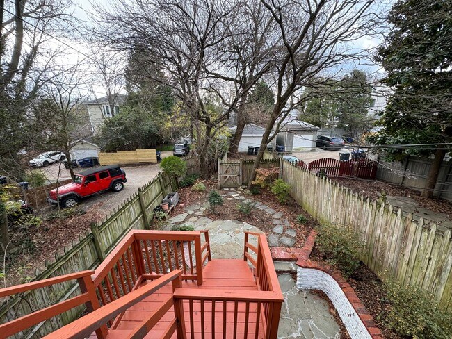 Building Photo - Stunning 4 Bed 3 Bath Tudor-style Brick Townhome In Desired Foxhall