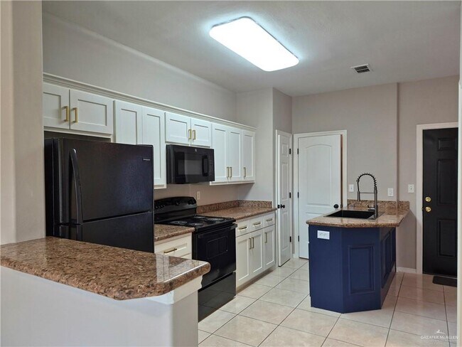 Building Photo - 19 Jade St