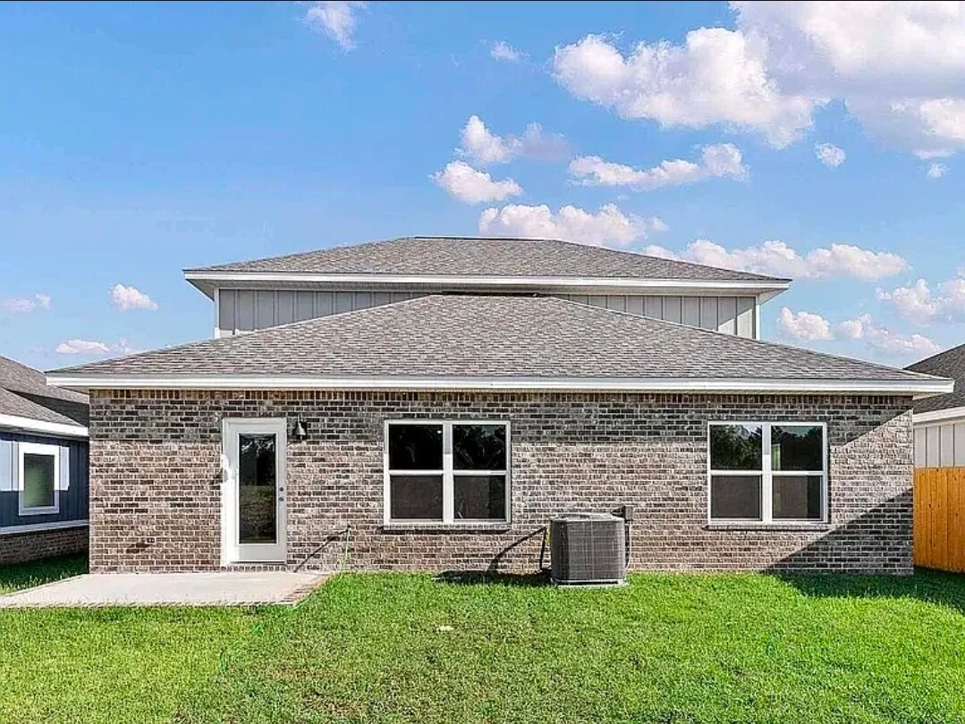 Building Photo - 5583 Clarity St