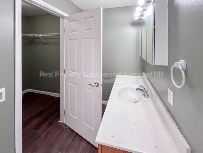 Building Photo - 43 Adams Way