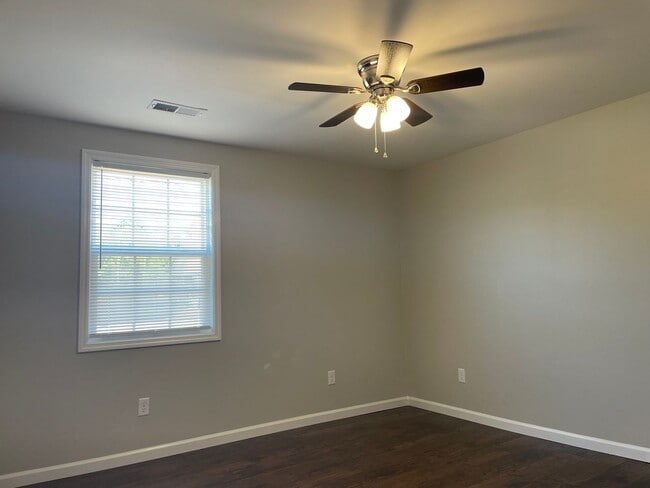 Building Photo - Unit for Rent