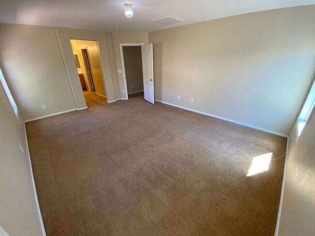 Building Photo - Wonderful 3 bed/2.5 bath home located in Summerlin