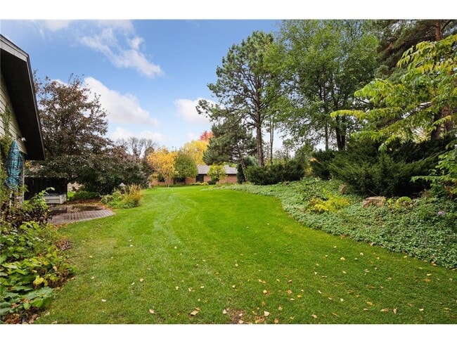 Building Photo - 145 Holly Ln N