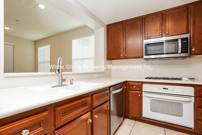 Building Photo - Charming 3-Bedroom Irvine Condo with Attached Garage and Community Amenities