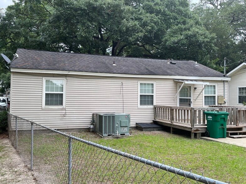 Backyard - 2017 N Harding St