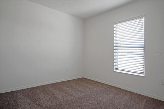 Building Photo - 608 Royal Palm Dr