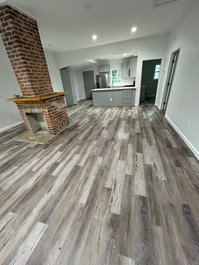 Building Photo - 2021 Hudson St