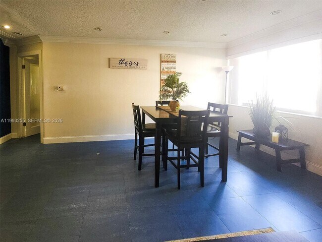 Building Photo - 401 Golden Isles Dr