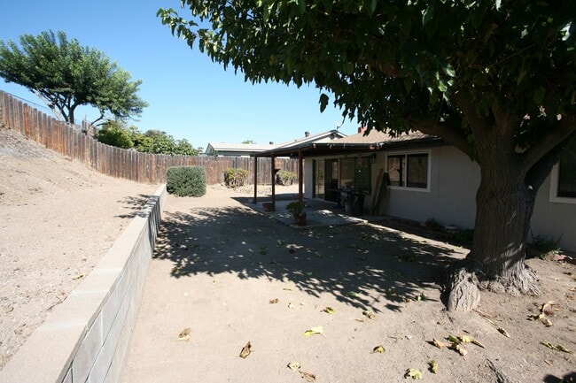 Building Photo - 3br, 2ba in a Great Family Neighborhood Available Now!