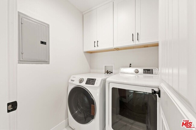 Building Photo - 11642 Acama St