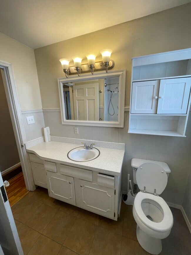 Building Photo - 928 Monterey Ave