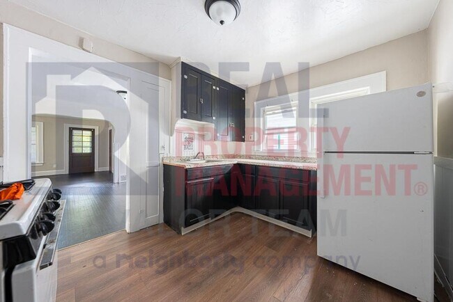 Building Photo - 15714 Huntmere Ave