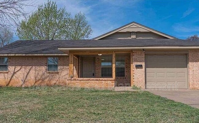 Building Photo - 605 Moraine Ave