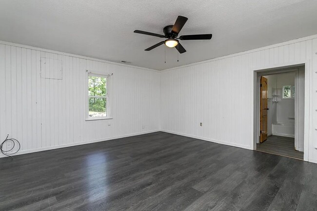 Building Photo - 2 bd, 1 ba house, just north of Columbia off of Route B, many updates, 1 acre lot