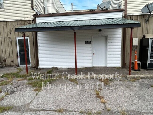 Building Photo - 806 E Erie Ave