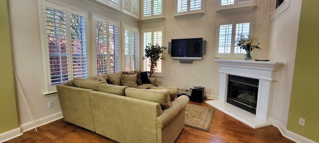 Building Photo - 4468 Jardin St