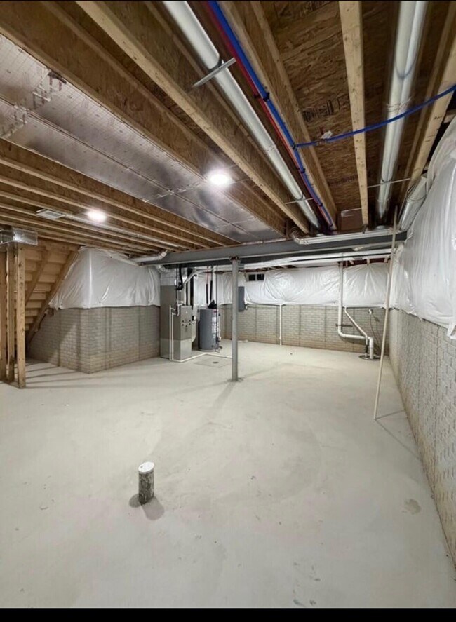 Building Photo - 3455 La Salle Dr