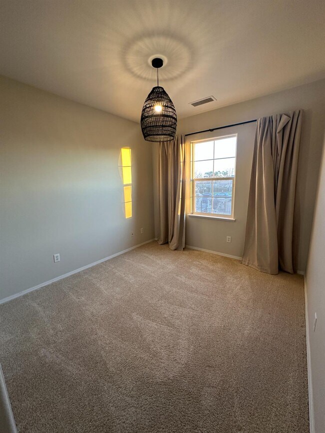 Building Photo - 721 W Fontaine Ln