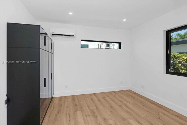 Building Photo - 419 78th St