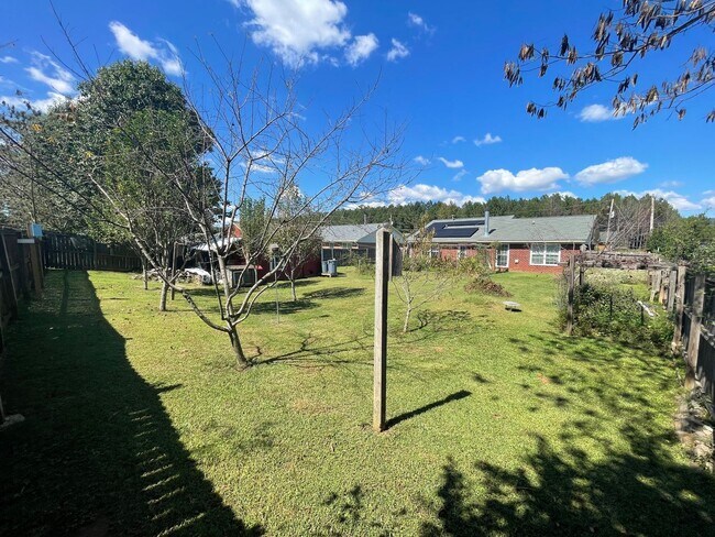 Building Photo - Nice Brick 3/2 House in Garden Lakes- $1,495