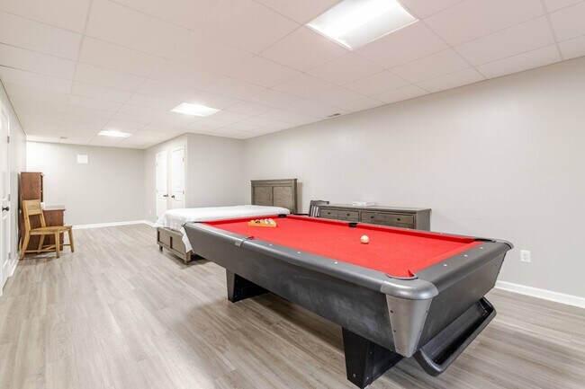 Building Photo - 301 Rollason Dr
