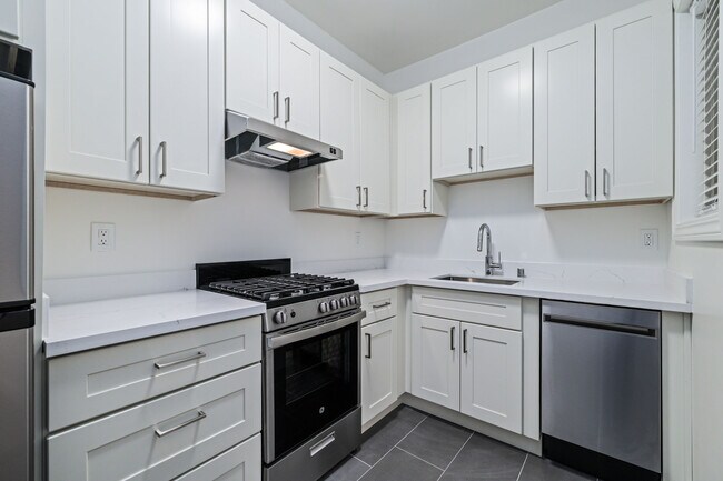 Building Photo - 455 Hyde