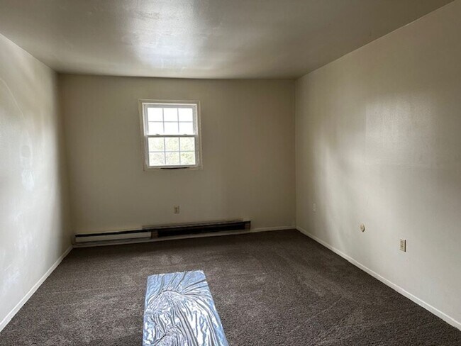 Building Photo - 696 Walborn Rd