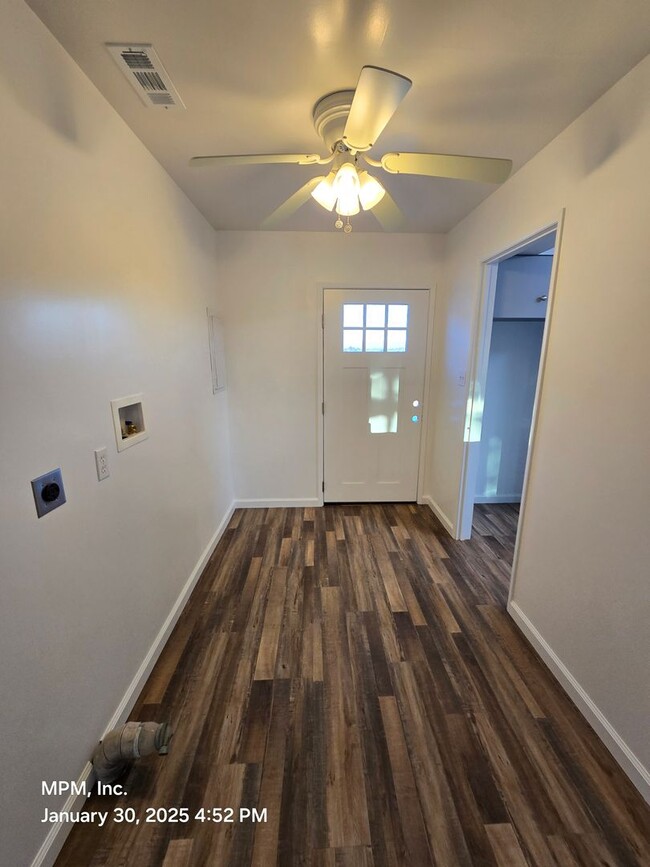 Building Photo - Newly remodeled 2 bedroom 1 bath on acreag...