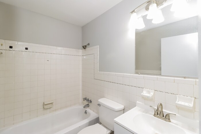 Building Photo - 1061 Albany Terrace