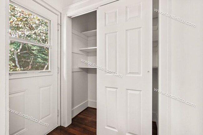 Building Photo - Modern Mediterranean 2 Bed/2 Bath with plenty of space - Pet Friendly!
