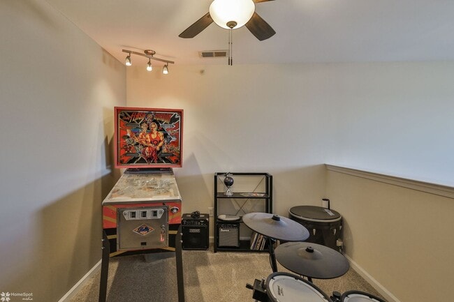 Building Photo - Bright, spacious 2-bedroom / 2-bath condo available now!