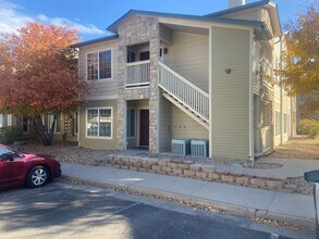 Building Photo - Nice 2 bedroom Condo right on the border o...