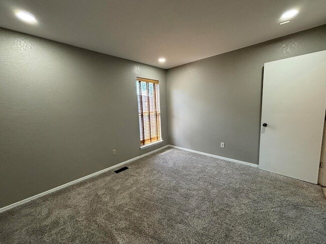 Building Photo - 1302 Briar Creek Rd