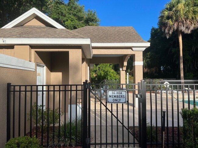 Building Photo - Fabulous 4/2 in Spring Glen Debary!