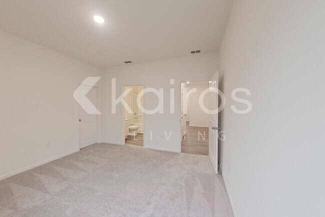 Building Photo - 631 Castillo Dr