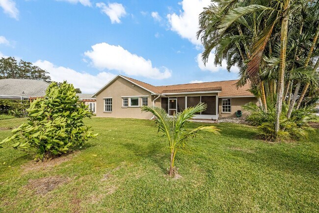 Building Photo - Stunning 3 Bed, 2 Bath Home in Vizcaya Estates