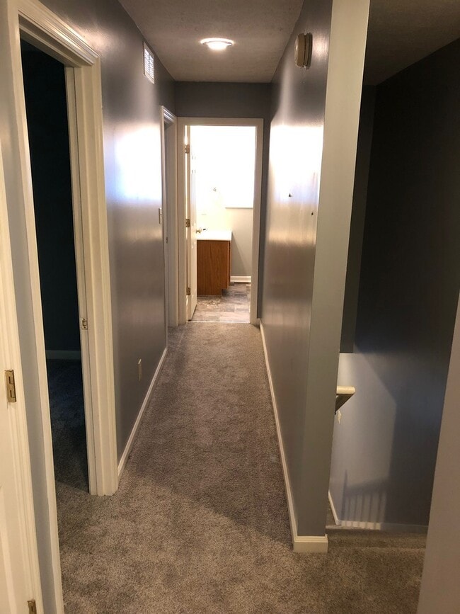 Building Photo - Nice Sherwood Hills Condo