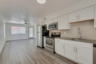 Building Photo - South Scottsdale - Two Bedroom with $0 Move in Special!