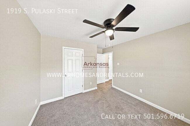 Building Photo - 1919 S Pulaski St
