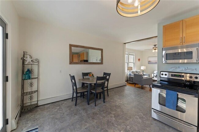 Building Photo - 15 W Narragansett Ave