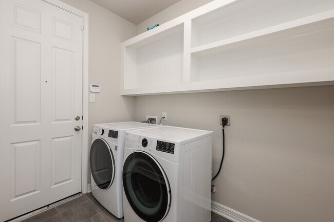 Building Photo - 2119 Stargrass Dr